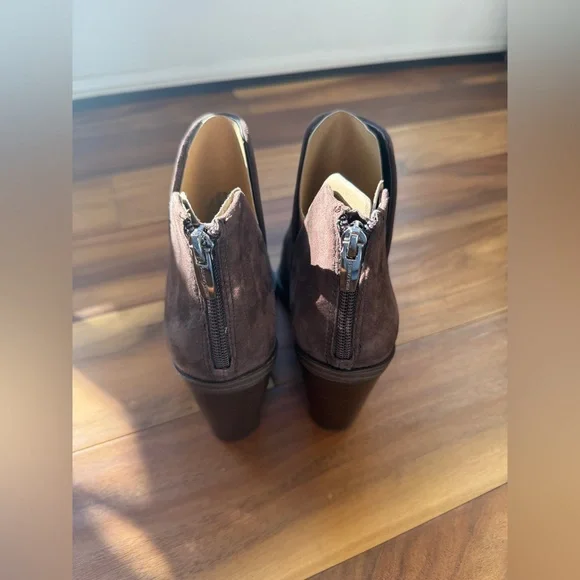 Vince Camuto Gigietta Brown Suede Western Ankle Booties NWOT Size 8 - Picture 6 of 10
